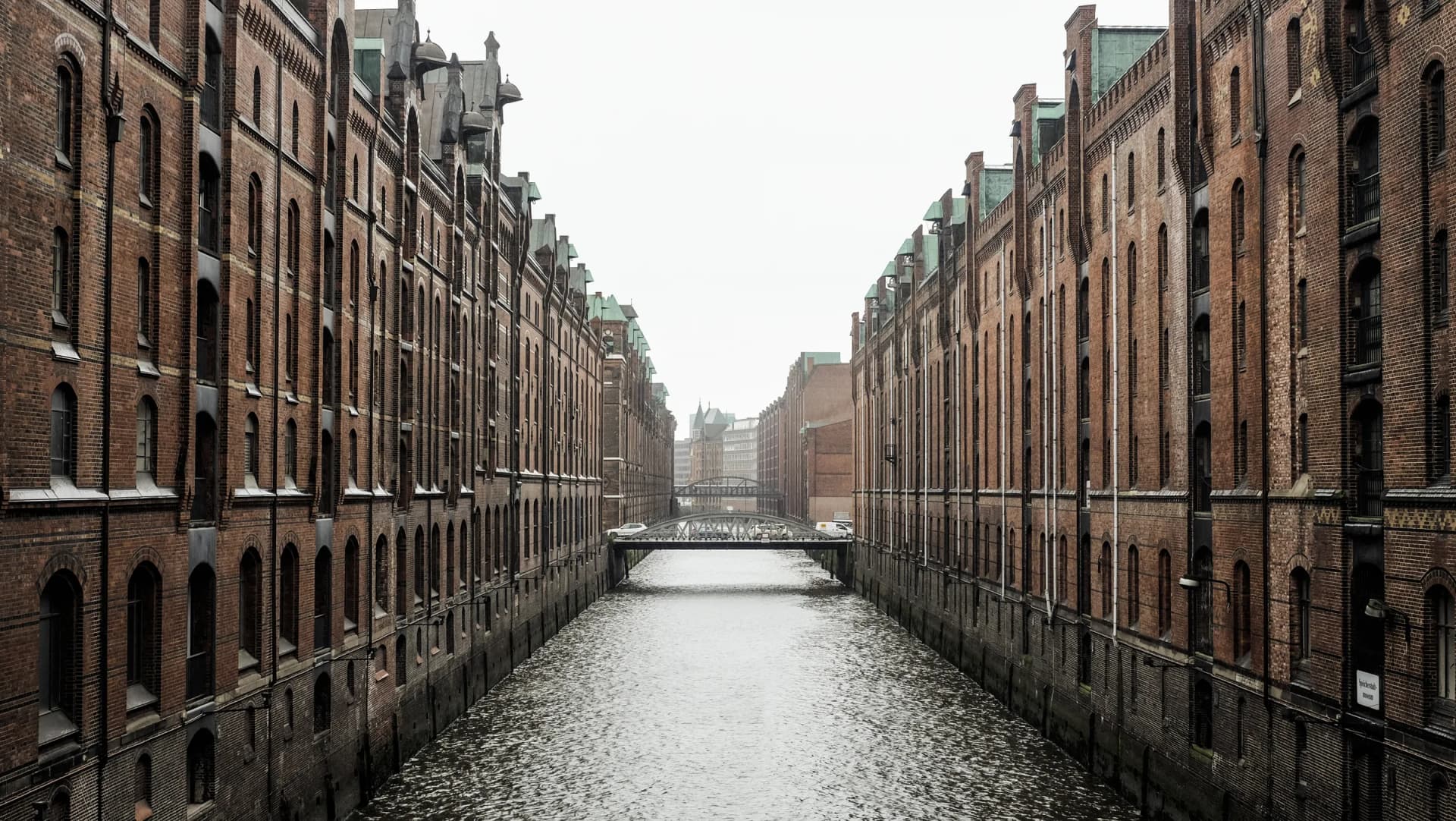 Fleete und Backsteingebäude der Hamburger Speicherstadt