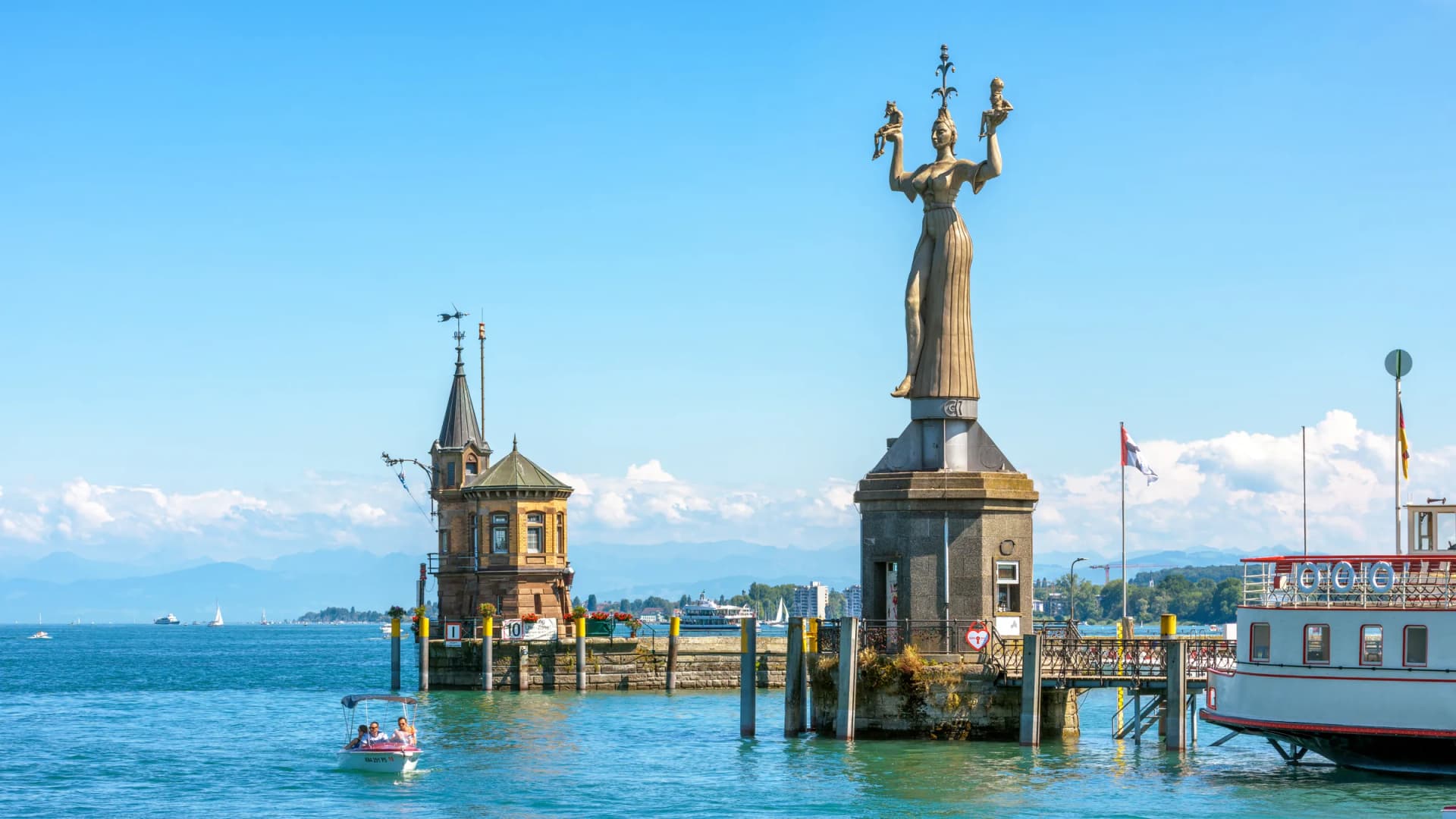 Imperia-Statue und Leuchtturm am Hafen von Konstanz