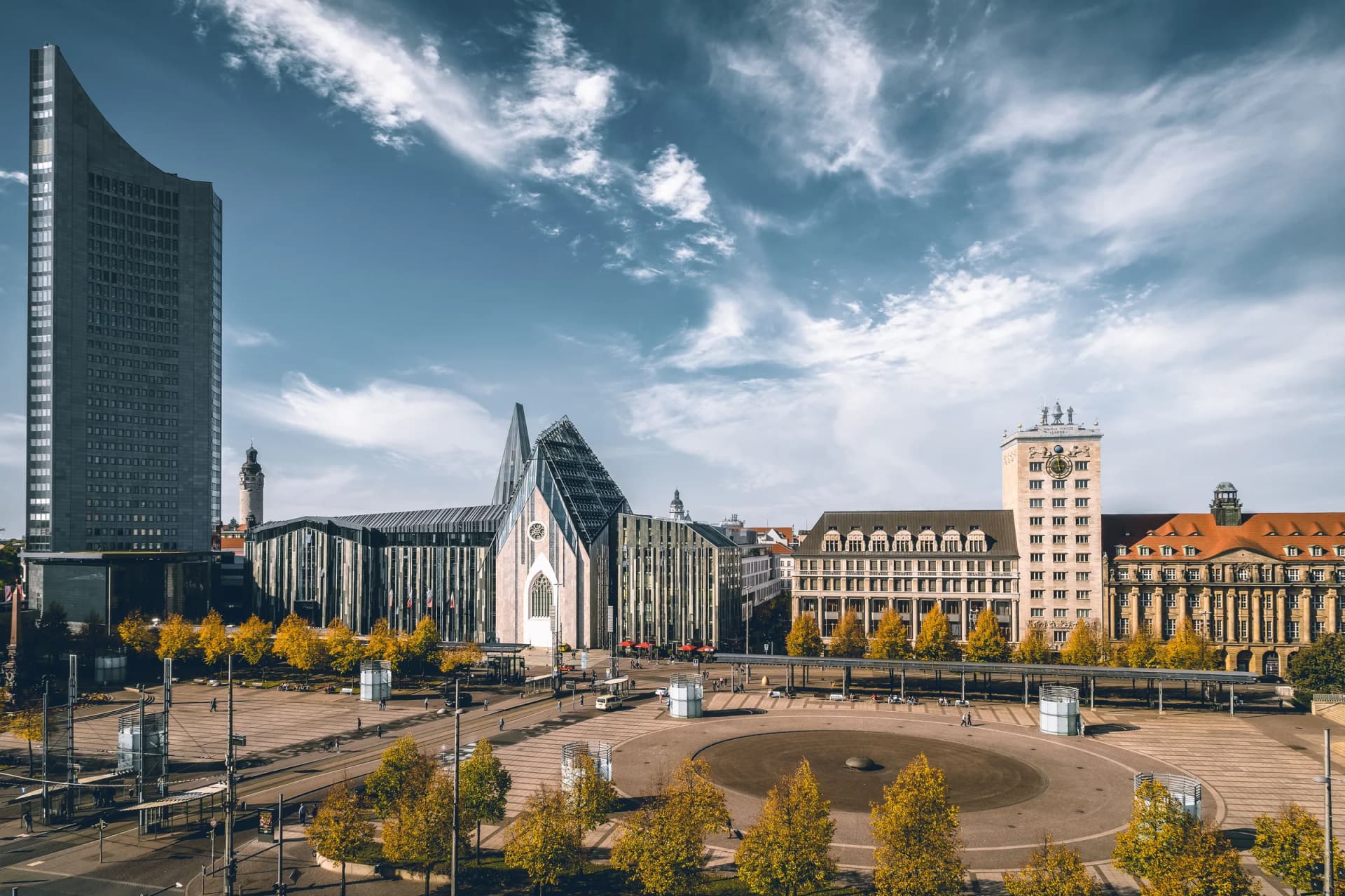 Augustusplatz in Leipzig mit Paulinum und City-Hochhaus