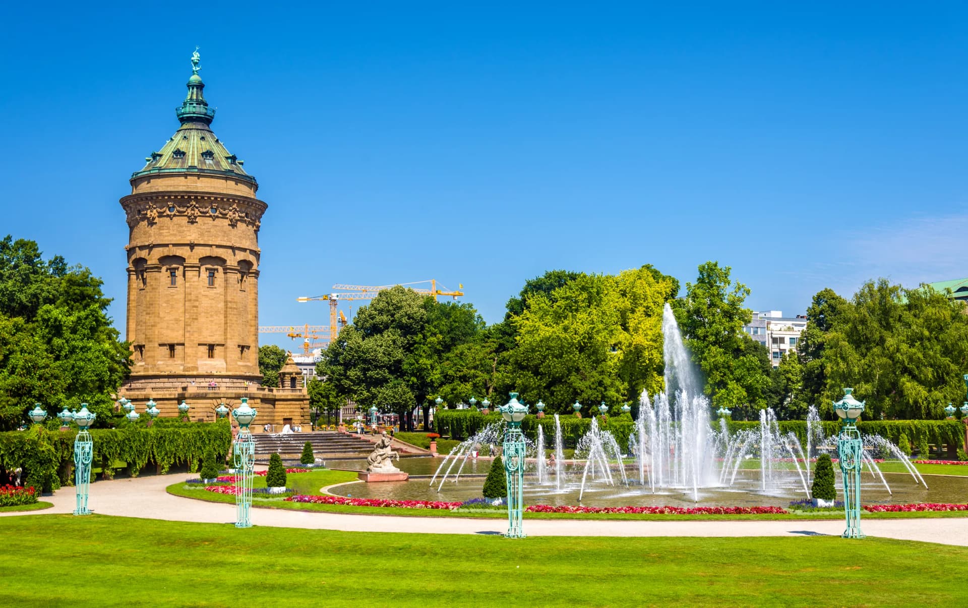 Mannheimer Wasserturm und Brunnen am Friedrichsplatz