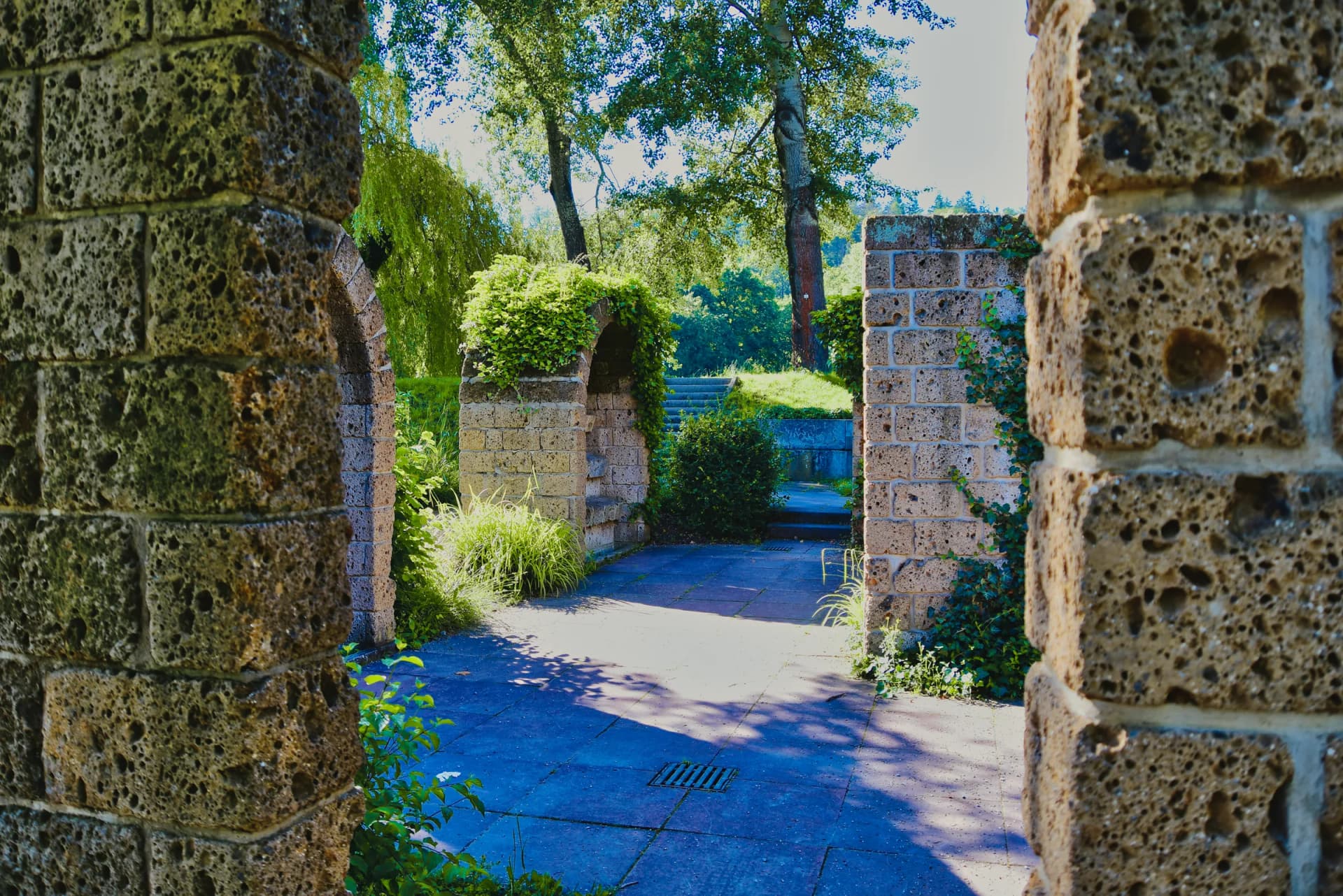 Steinmauern im Enzauenpark in Pforzheim