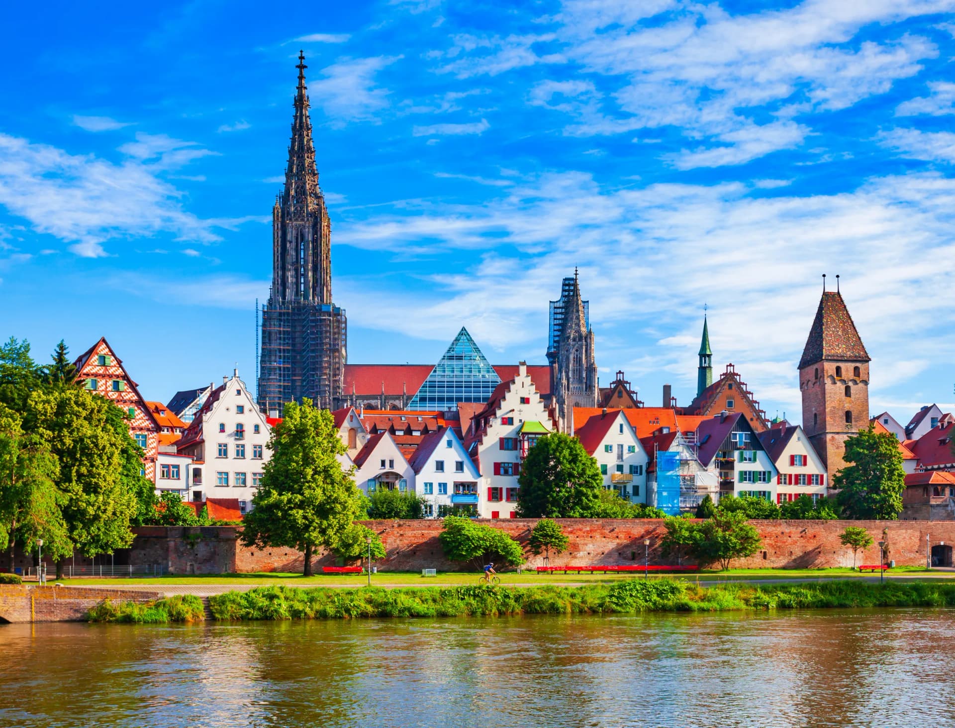 Altstadt von Ulm mit dem Münster über der Donau