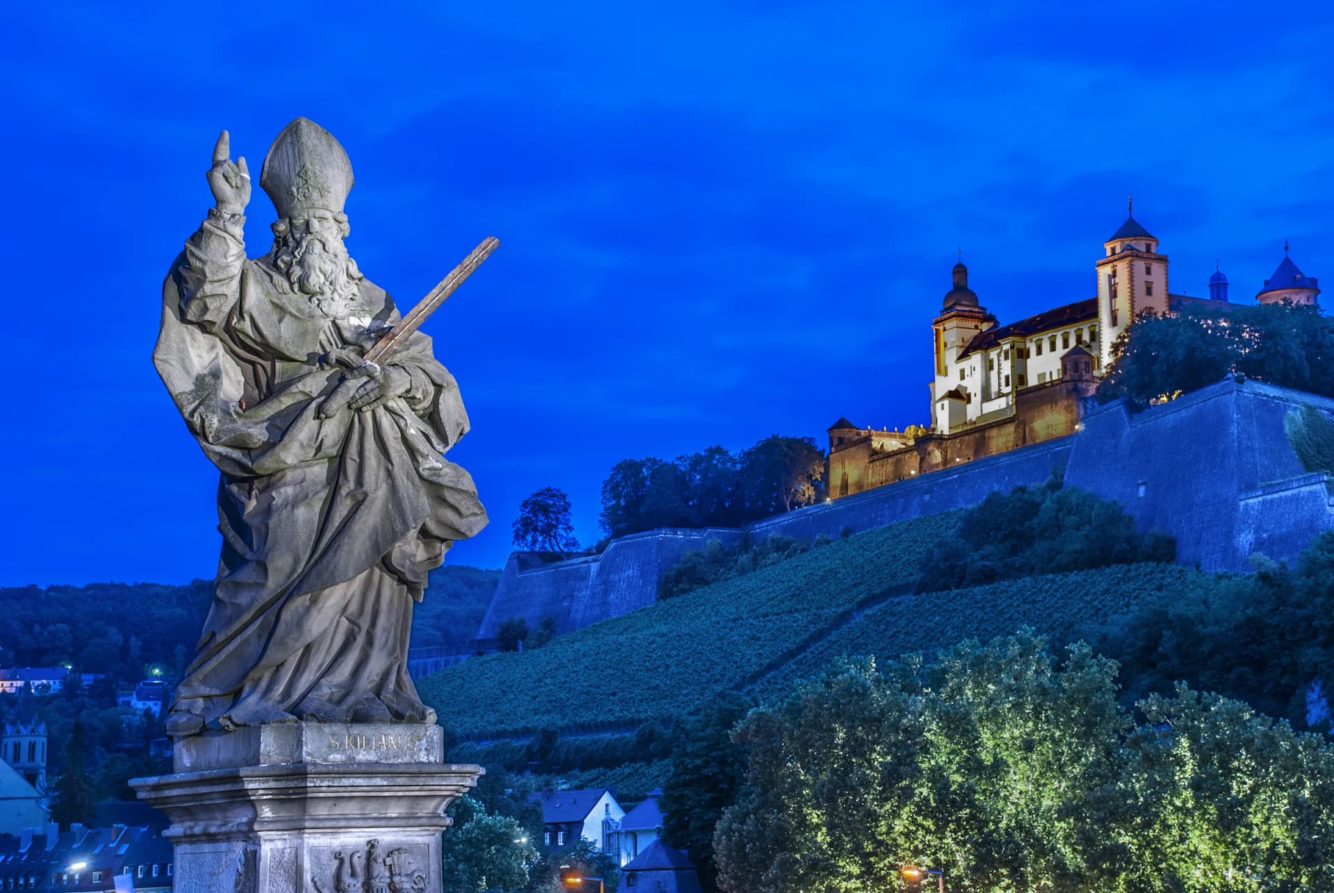 Festung Marienberg in Würzburg bei Nacht