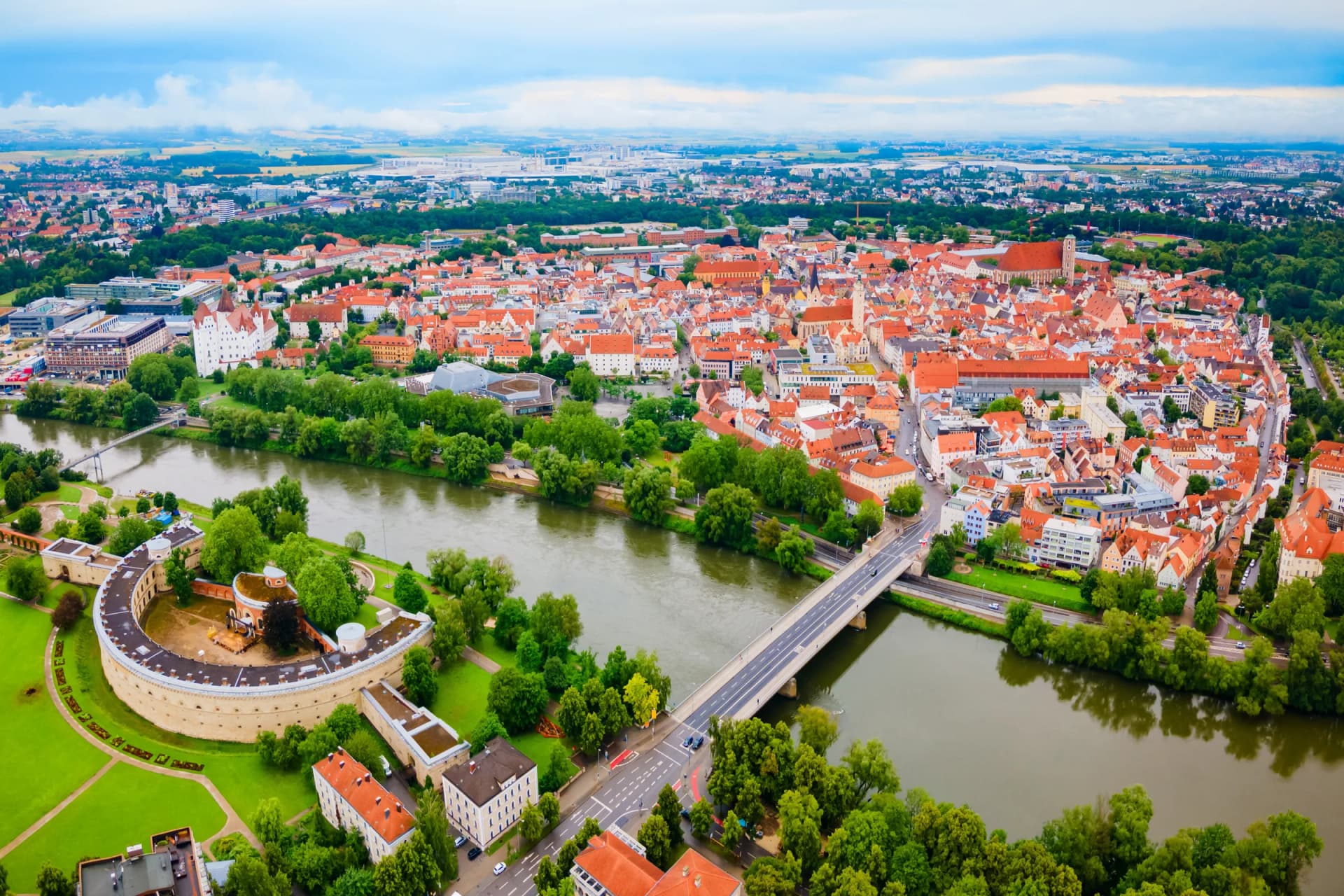 Luftaufnahme der Ingolstädter Altstadt an der Donau